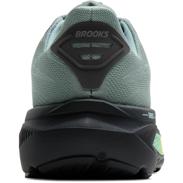 Iščeš popolno kombinacijo mehkobe in stabilnosti? BROOKS Ghost 17 nudi vrhunsko DNA LOFT v3 blaženje, 10 mm padec in izjemno udobje za vsakodnevni tek. Odkrij razliko že na prvem kilometru – na voljo pri AS Sport Outlet.