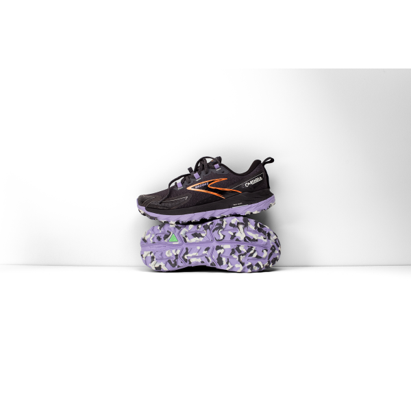 Brooks Cascadia 18 are running shoes characterized by exceptional stability while running, making them perform excellently on uneven terrain. This is the 18th generation of the popular Brooks model.