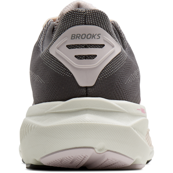 BROOKS Ghost 17 za ženske prinaša izjemno mehko DNA LOFT v3 blaženje, gladke prehode in popolno udobje pri vsakem teku. Idealne za vsakodnevne treninge in dolge razdalje.