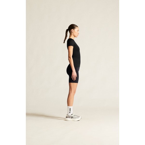 Ultra lahka ženska športna majica CRAFT za tek in trening. Mrežast material, hitro sušenje in maksimalna zračnost. Na voljo v AS Sport Outlet.