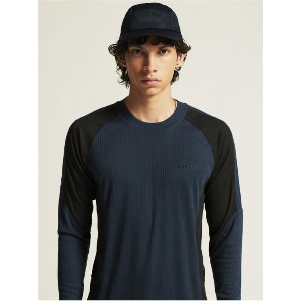 Moški termo set Craft Baselayer iz 100% recikliranega poliestra nudi toploto, hitro sušenje in udobje pri vseh zimskih športih. Odličen osnovni sloj. AS Sport Outlet.