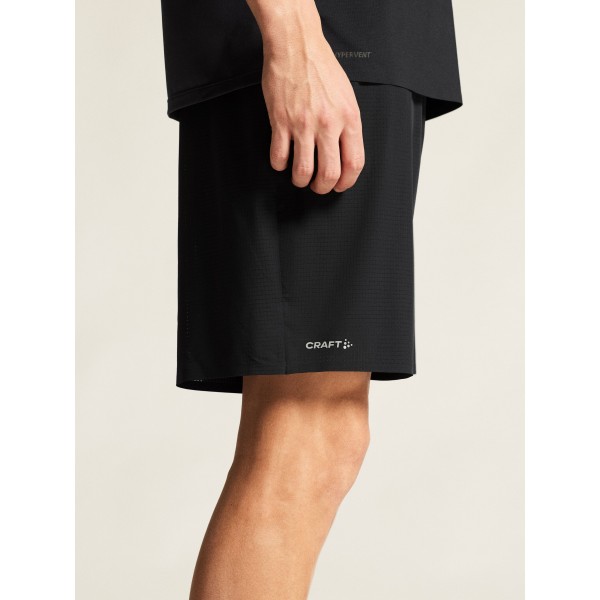Profesionalne moške trail kratke hlače CRAFT 2v1 za tek na dolge razdalje. Lahke, zračne in z žepi za gele. Na voljo v AS Sport Outlet.