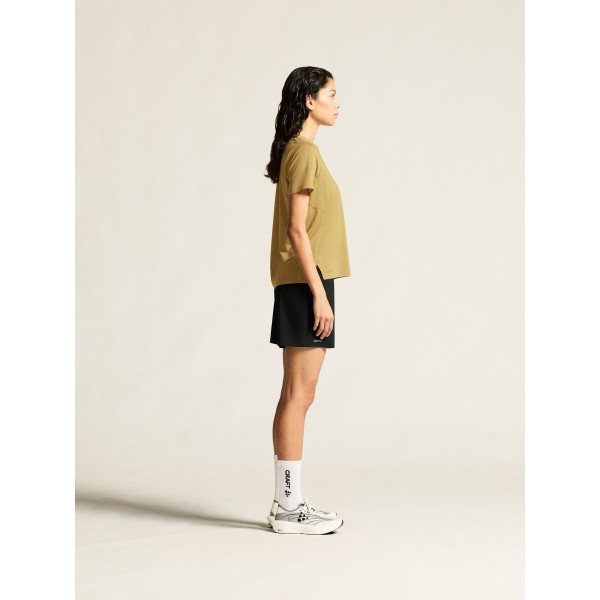 Profesionalne ženske trail kratke hlače CRAFT 2v1 za tek na dolge razdalje. Lahke, zračne in z žepi za gele. Na voljo v AS Sport Outlet.