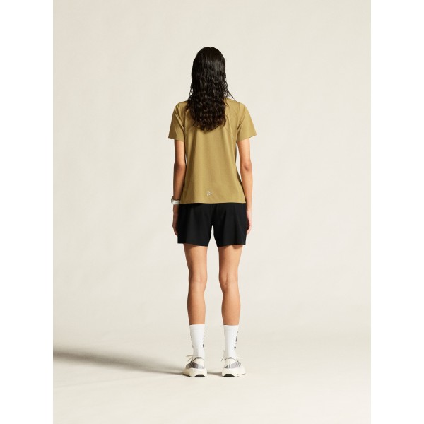 Profesionalne ženske trail kratke hlače CRAFT 2v1 za tek na dolge razdalje. Lahke, zračne in z žepi za gele. Na voljo v AS Sport Outlet.