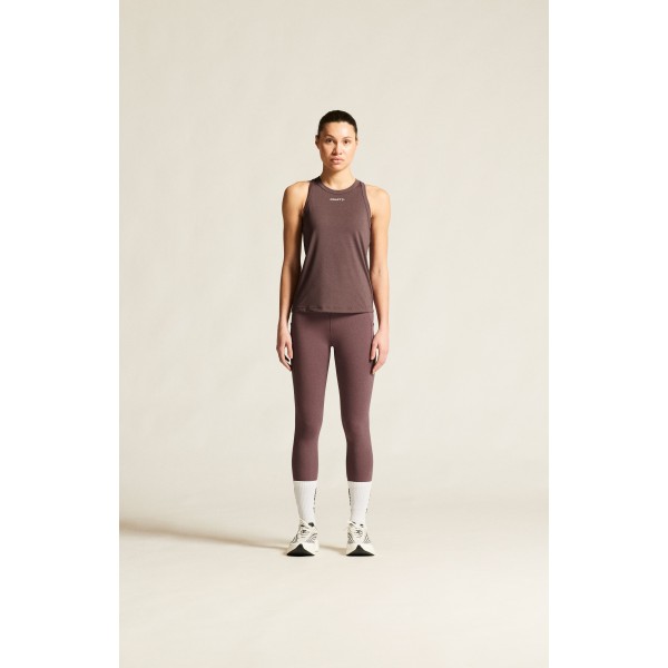 Lahka ženska športna majica brez rokavov CRAFT za tek, fitness in trening. Zračna mrežasta tkanina in maksimalno udobje. Na voljo v AS Sport Outlet.