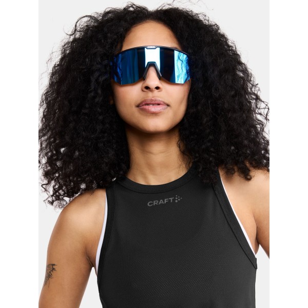 Lahka ženska športna majica brez rokavov CRAFT za tek, fitness in trening. Zračna mrežasta tkanina in maksimalno udobje. Na voljo v AS Sport Outlet.