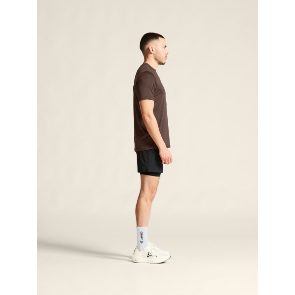 Kakovostna moška športna majica CRAFT za tek, fitness in trening. Zračna, hitro sušeča in udobna za aktivne. Na voljo v AS Sport Outlet.