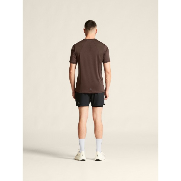 Kakovostna moška športna majica CRAFT za tek, fitness in trening. Zračna, hitro sušeča in udobna za aktivne. Na voljo v AS Sport Outlet.