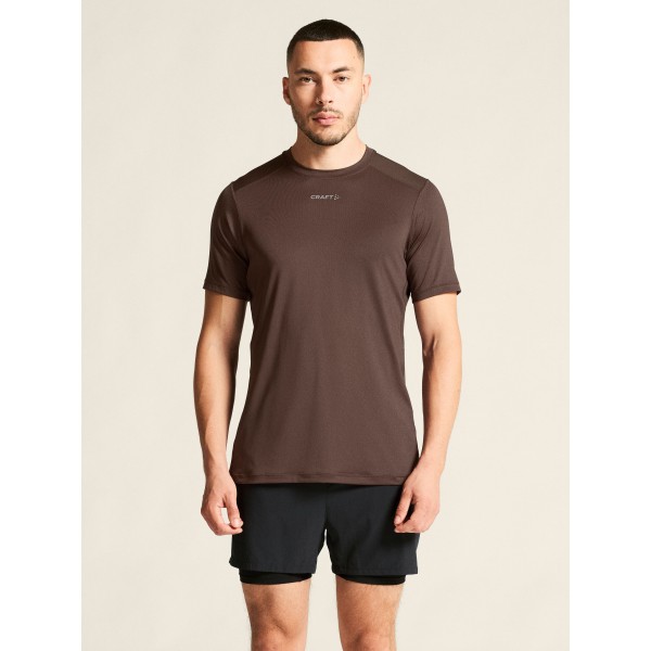 Kakovostna moška športna majica CRAFT za tek, fitness in trening. Zračna, hitro sušeča in udobna za aktivne. Na voljo v AS Sport Outlet.