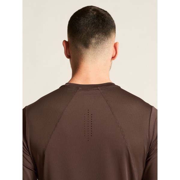 Kakovostna moška športna majica CRAFT za tek, fitness in trening. Zračna, hitro sušeča in udobna za aktivne. Na voljo v AS Sport Outlet.