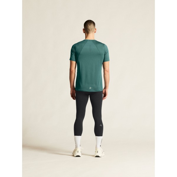 Kakovostna moška športna majica CRAFT za tek, fitness in trening. Zračna, hitro sušeča in udobna za aktivne. Na voljo v AS Sport Outlet.