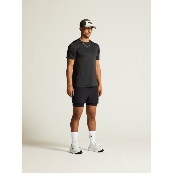 Kakovostna moška športna majica CRAFT za tek, fitness in trening. Zračna, hitro sušeča in udobna za aktivne. Na voljo v AS Sport Outlet.