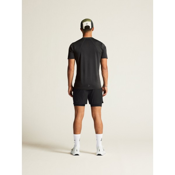 Kakovostna moška športna majica CRAFT za tek, fitness in trening. Zračna, hitro sušeča in udobna za aktivne. Na voljo v AS Sport Outlet.