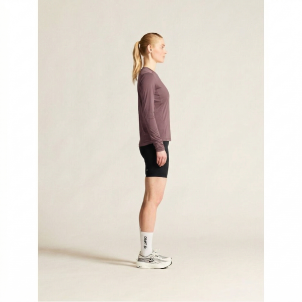 Kakovostna ženska majica za tek CRAFT z dolgimi rokavi. Odlično odvaja vlago in nudi maksimalno udobje pri športu. Kupite v AS Sport Outlet.