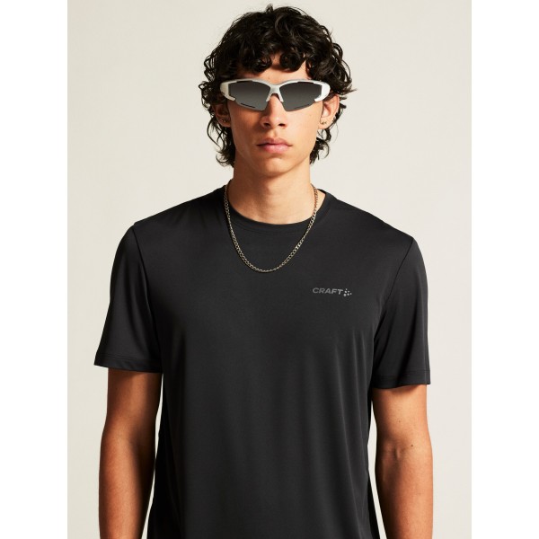 Lahka moška majica za šport CRAFT z odličnim odvajanjem vlage. Idealna za intenzivne treninge. Kupite ugodno v AS Sport Outlet.