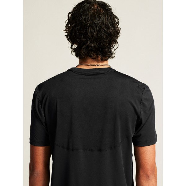 Lahka moška majica za šport CRAFT z odličnim odvajanjem vlage. Idealna za intenzivne treninge. Kupite ugodno v AS Sport Outlet.