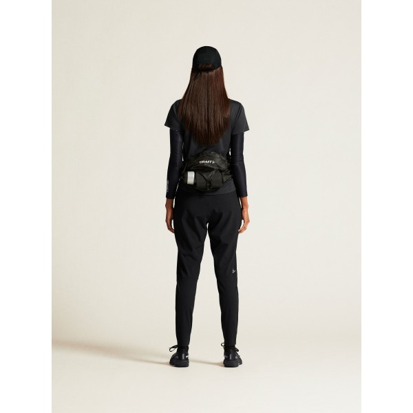 Udobna ženska športna majica CRAFT za tek, fitness in trening. Zračna, lahka in hitro sušeča. Idealna za šport. Na voljo v AS Sport Outlet.