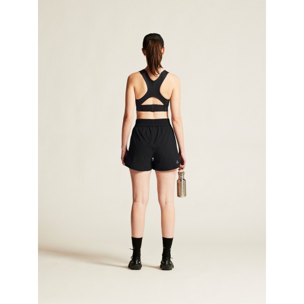 Lahke ženske kratke hlače CRAFT za fitness, trening in prosti čas. Raztegljiv material in udoben kroj za maksimalno udobje. Na voljo v AS Sport Outlet.