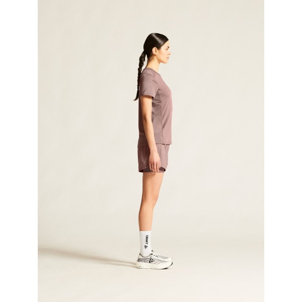 Funkcionalne ženske kratke hlače CRAFT 2v1 za tek in trening. Notranje pajkice, žep za telefon in vrhunsko udobje. Na voljo v AS Sport Outlet.