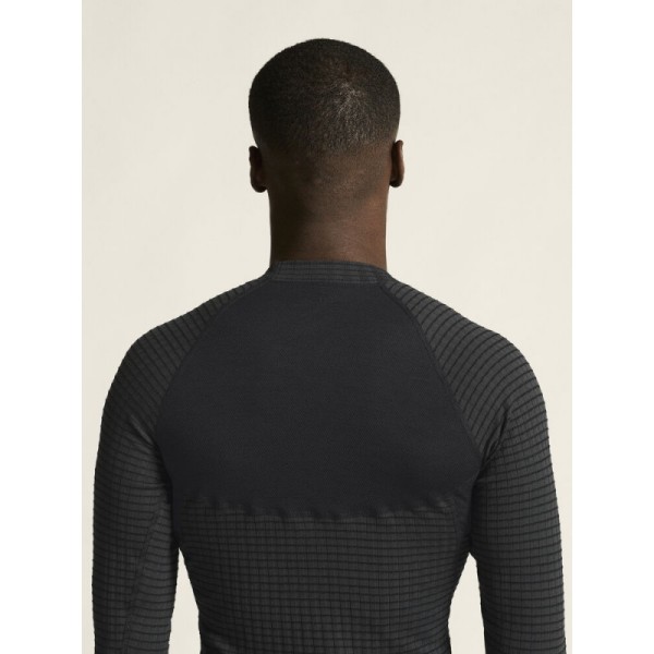 Moška termo majica CRAFT Wool Extreme X LS 2 združuje merino volno in napredno tehnologijo za toploto, suhost in udobje v mrazu. Idealna za tek na smučeh, zimski tek in pohodništvo.