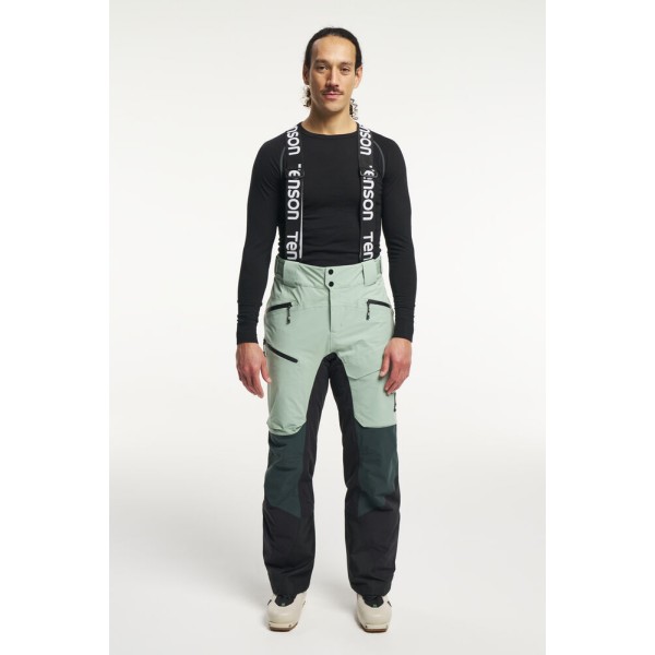 The TENSON Aero XX men's ski pants are part of the premium Freeride collection, designed for extreme skiing conditions – from cold, windy mornings to sunny afternoons on the slopes. The pants are versatile, adaptable, lightweight, and durable.