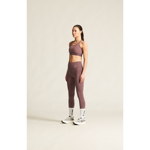 Udobne ženske dolge pajkice CRAFT za tek, fitness in trening. Elastične, neprosojne in z visokim pasom. Popolna izbira za šport. Na voljo v AS Sport Outlet.