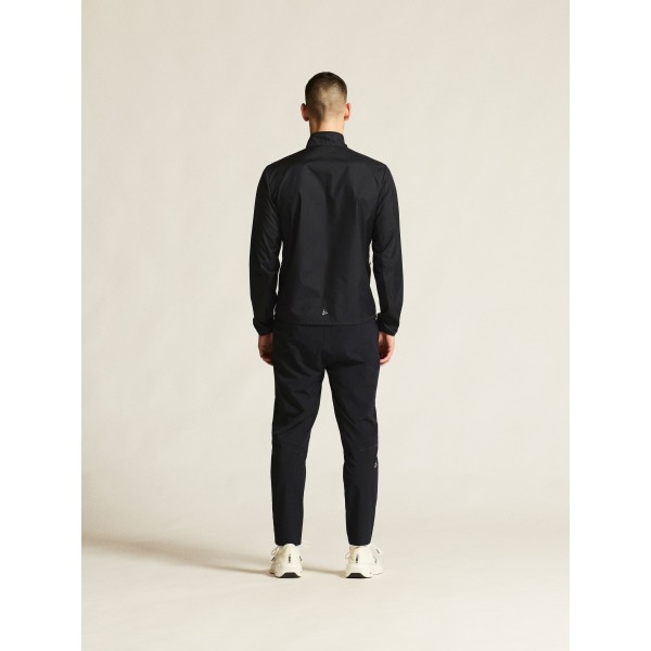 Kakovostna moška tekaška jakna CRAFT – zaščita pred vetrom, odlična zračnost in udobje pri športu. Popolna za tek. Kupite v AS Sport Outlet.