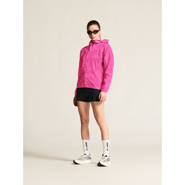 Kakovostna ženska tekaška jakna CRAFT – zaščita pred vetrom in dežjem, izjemno lahka in zračna. Idealna za tek in šport. Kupite v AS Sport Outlet.