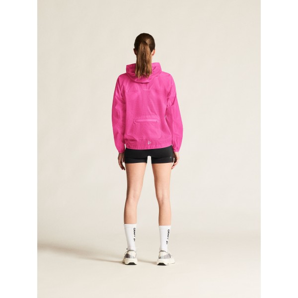 Kakovostna ženska tekaška jakna CRAFT – zaščita pred vetrom in dežjem, izjemno lahka in zračna. Idealna za tek in šport. Kupite v AS Sport Outlet.