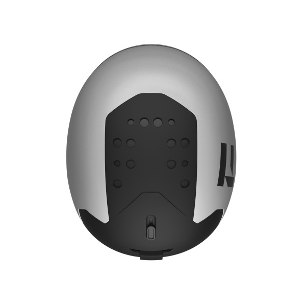 FLAXTA Deep Space MIPS srebrna – lahka, topla in izjemno varna smučarska čelada z MIPS tehnologijo, Primaloft izolacijo, nastavljivim prezračevanjem in FoamFit prileganjem. Idealna za vse, ki iščejo maksimalno zaščito in udobje na snegu.