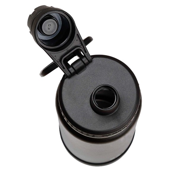 The KUMA Bomber bottle in orange color is an excellent choice for active people. Made from stainless steel with double walls and vacuum sealing, it keeps drinks cold and ensures hydration during hikes, fitness, or at work.