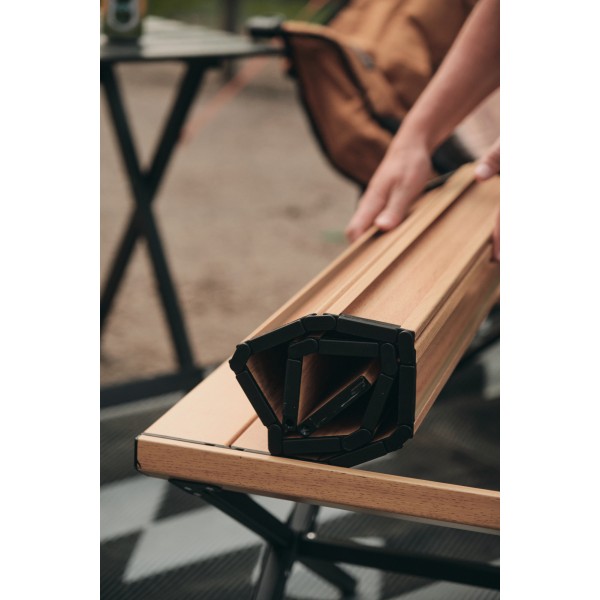 The KUMA Coffee camping table is ideal for socializing and serving drinks. Stable with the CrossKonnect system, it easily folds for simple transport. A perfect choice for camping and picnics.
