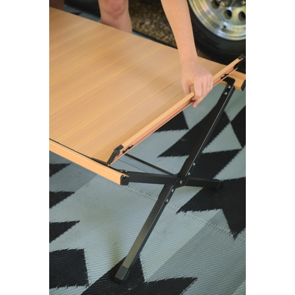 The KUMA Coffee camping table is ideal for socializing and serving drinks. Stable with the CrossKonnect system, it easily folds for simple transport. A perfect choice for camping and picnics.