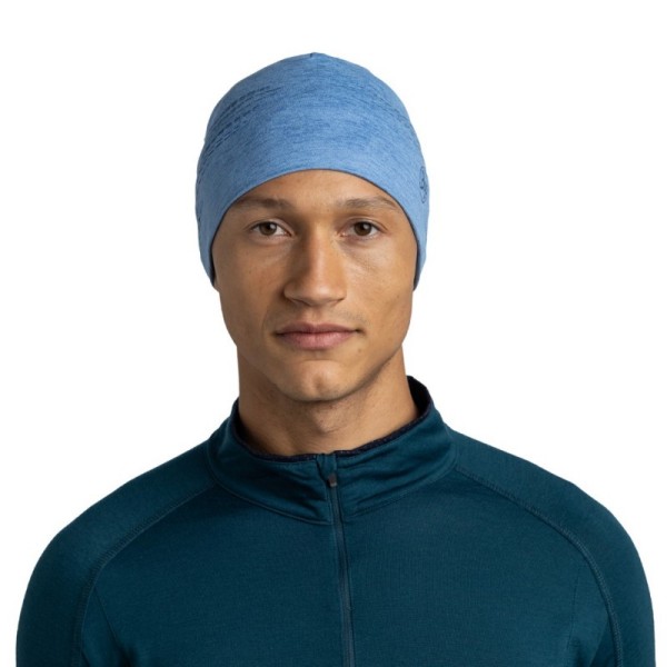 Ostanite vidni in suhi med športom! Kapa BUFF® DryFlx® Solid Washed Blue je ultralahka, zračna kapa za tek, pohodništvo in kolesarjenje. Reciklirani material, 4-smerna raztegljivost in 360º odsevni detajli zagotavljajo udobje in varnost.