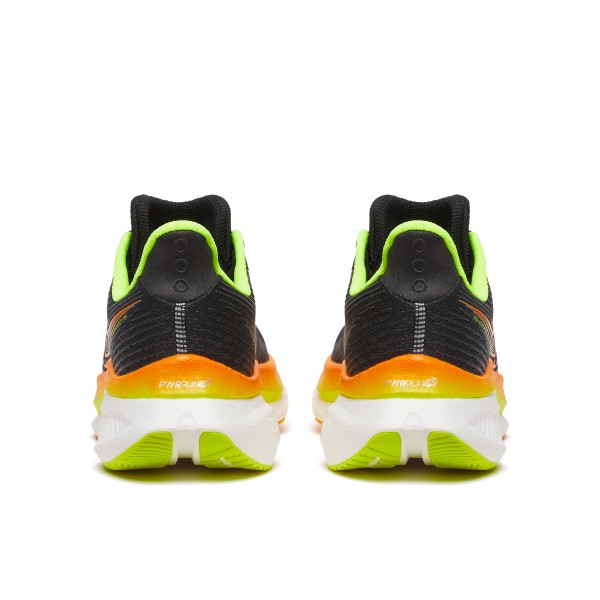 Tekaški čevelj Endorphin speed 5 je čudežni inženirski podvig: hiter in odziven, a gladek in učinkovit. Nekaj, kar smo dosegli z združitvijo PWRRUN PB in PWRRUN HG skupaj v vmesnem podplatu – prvi v industriji.