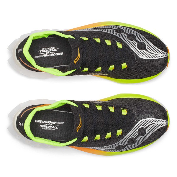 Saucony Endorphin Pro 4 je nova različica superge, zasnovana za dan dirke, hitra in odzivna, mehka in trpežna. Želeni rezultat je bil dosežen s kombiniranjem penastih formulacij PWRRUN PB in PWRRUN HG v vmesnem podplatu.