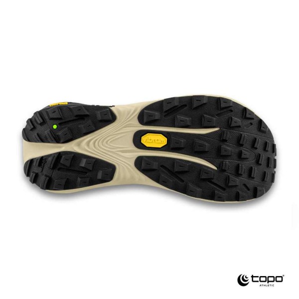 Topo Vista Black/Lime — moške trail superge Topo Athletic, zasnovane za dolge in tehnične poti. Opremljene so z maksimalno blaženjem ZipFoam, ki ublaži ostre robove stez, hkrati pa ohranja naravni ritem koraka.