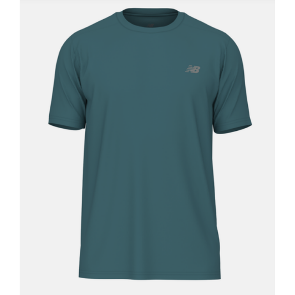 Lahka moška športna majica New Balance za tek, fitness in trening. Hitro sušeča NB DRY tehnologija in vrhunsko udobje. Na voljo v AS Sport Outlet.