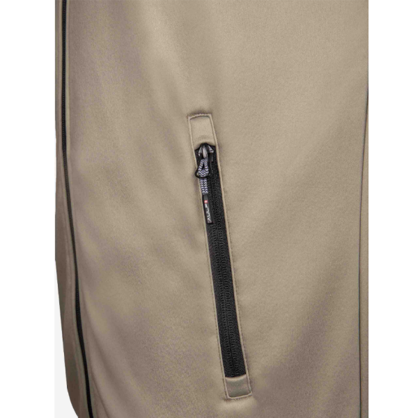 Lahka moška flis jopica AULP Verdi Light v kaki barvi. Udobna, zračna in vsestranska – idealna za pohodništvo, šport in prosti čas. Kakovost AULP pri AS Sport Outlet.