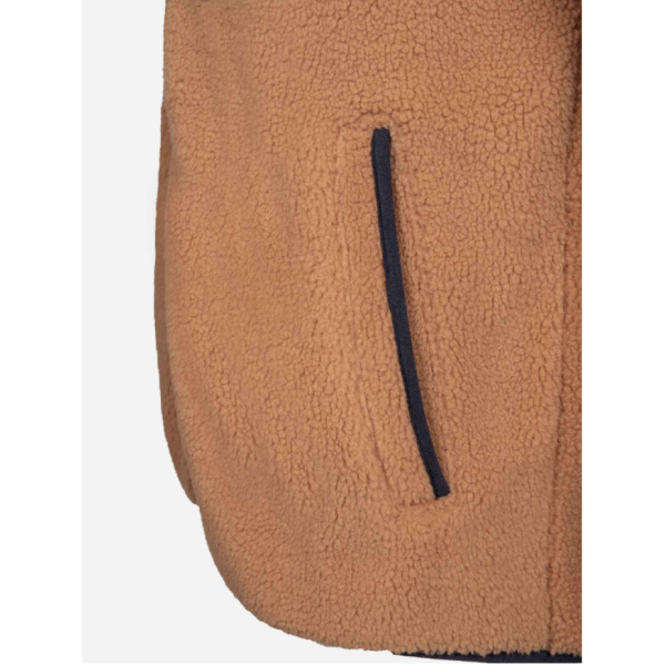 Moška jopica AULP VOGUE HOMME Sherpa je zasnovana za maksimalno toplino, udobje in sodoben videz. Izdelana je iz mehke sherpa tkanine, ki spominja na ovčjo volno, nudi odlično izolacijo in prijeten občutek na koži.