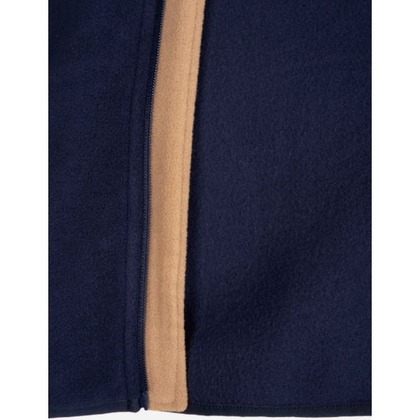 Moška flis jopica AULP VOLVI HOMME je odlična izbira za hladnejše dni, saj združuje toploto, udobje in športno eleganco. Izdelana je iz mehke in lahke polarnoflis tkanine, ki zagotavlja prijetno toploto, hkrati pa omogoča dobro zračnost.