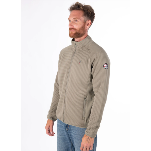 Lahka in zračna moška jopica AULP Numix Light za pohodništvo in smučanje. Odlično odvajanje vlage in svoboda gibanja. AS Sport Outlet.