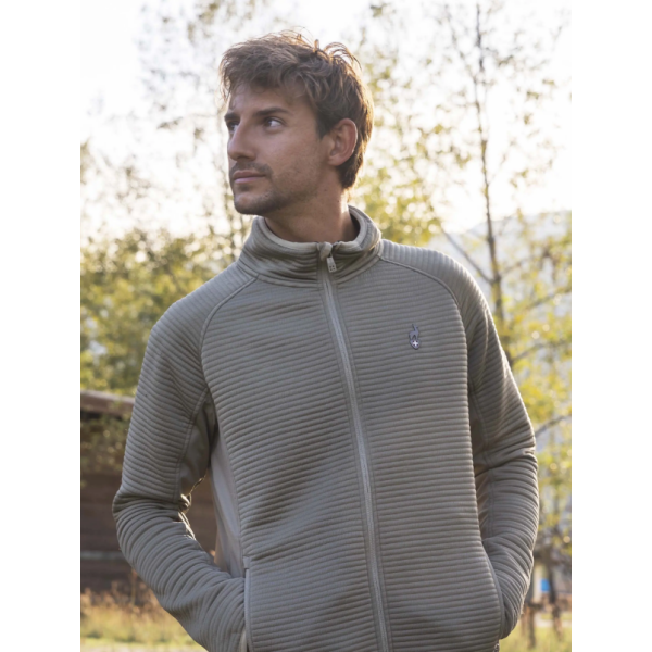 Lahka in zračna moška jopica AULP Numix Light za pohodništvo in smučanje. Odlično odvajanje vlage in svoboda gibanja. AS Sport Outlet.