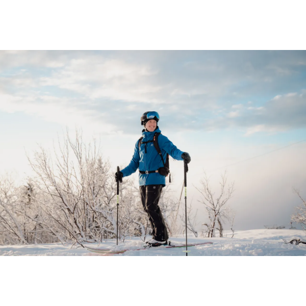 Odkrij 2117 NAUSTA: moško smučarsko jakno z 20K vodoodpornostjo, 30K zračnostjo, RECCO zaščito in ALTO Wool toploto. Trajnost, toplina in vrhunska funkcija.