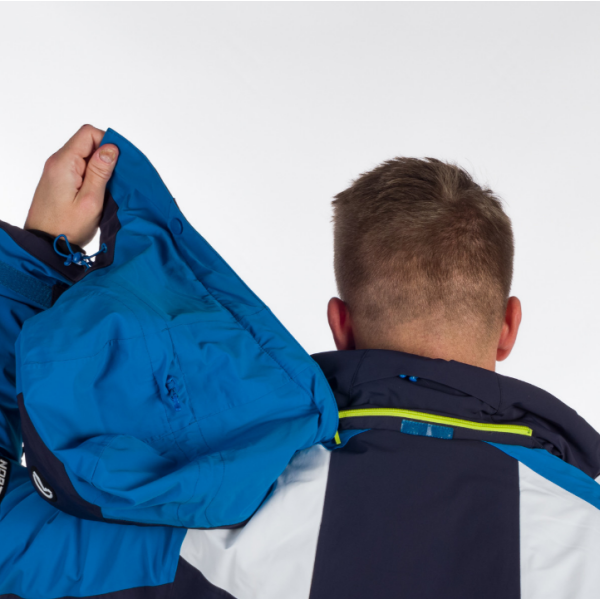 Moška smučarska jakna NORTHFINDER STEPHAN združuje 10K/10K vodoodporno zaščito, izolacijo PrimaLoft® Eco Black in RECCO® varnostni sistem. Popolna izbira za zahtevne smučarje, ki želijo toplino, udobje in varnost v vseh zimskih razmerah.