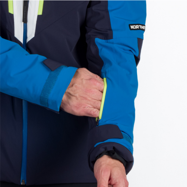 Moška smučarska jakna NORTHFINDER STEPHAN združuje 10K/10K vodoodporno zaščito, izolacijo PrimaLoft® Eco Black in RECCO® varnostni sistem. Popolna izbira za zahtevne smučarje, ki želijo toplino, udobje in varnost v vseh zimskih razmerah.