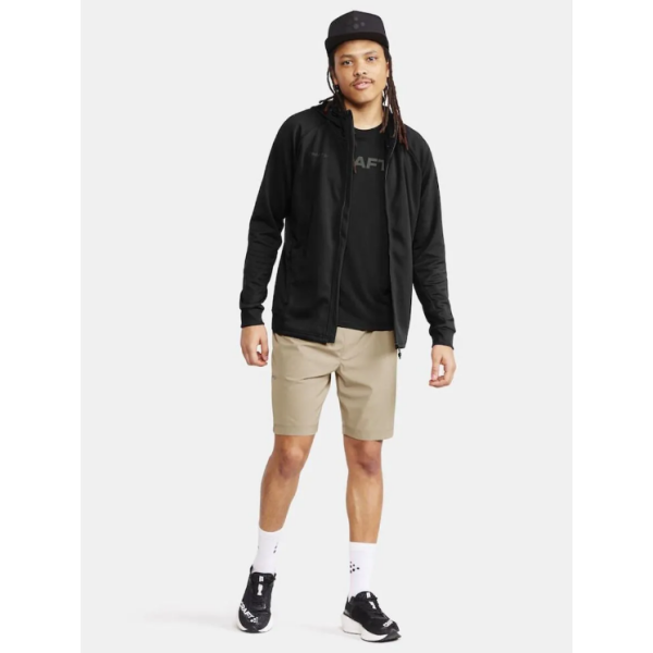 Moška športna jopica CRAFT UNIFY FZ BLACK je popolna kombinacija udobja, funkcionalnosti in športnega videza. Izdelana je iz mehkega in raztegljivega recikliranega poliestra, ki nudi odlično prileganje in svobodo gibanja