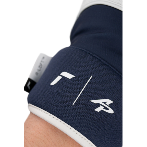 Odkrij rokavice Reusch Alexis Pinturault – popolno ravnovesje med toploto, oprijemom in eleganco. Profesionalna kakovost, Softshell udobje in kozje usnje za brezkompromisno smuko. Samo pri AS Sport Outlet!