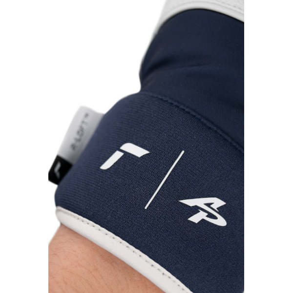 Odkrij izjemno zmogljivost in slog z moškimi smučarskimi rokavicami REUSCH ALEXIS PINTURAULT. Izdelane iz kozjega usnja z R-Loft™ izolacijo in SoftPlush podlogo nudijo toplino, oprijem in udobje profesionalne ravni.