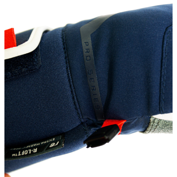 Odkrij izjemno zmogljivost in slog z moškimi smučarskimi rokavicami REUSCH ALEXIS PINTURAULT. Izdelane iz kozjega usnja z R-Loft™ izolacijo in SoftPlush podlogo nudijo toplino, oprijem in udobje profesionalne ravni.